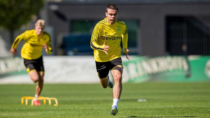 Giovanni Reyna trains with Borussia Dortmund